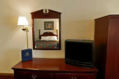 Photo 5 - Americas Best Value Inn & Suites Waukegan Gurnee