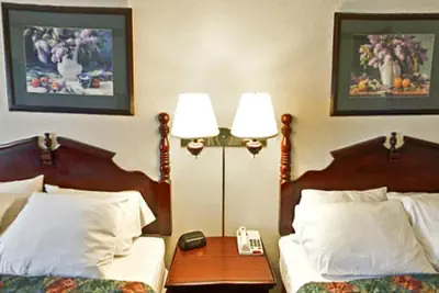 Photo 4 - Americas Best Value Inn & Suites Waukegan Gurnee