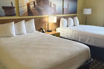 Photo 3 - Days Inn by Wyndham Park City Kansas