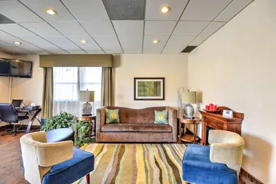 Photo 5 - SureStay Hotel by Best Western Ottawa