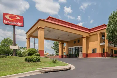 Photo 2 - Econo Lodge Northport - Tuscaloosa North