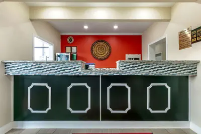 Photo 3 - Econo Lodge Northport - Tuscaloosa North