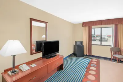 Photo 3 - Super 8 by Wyndham Marshalltown