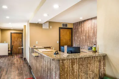 Photo 4 - Econo Lodge Oskaloosa