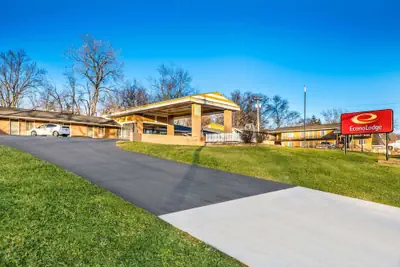 Photo 2 - Econo Lodge Oskaloosa