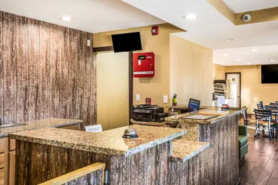 Photo 3 - Econo Lodge Oskaloosa
