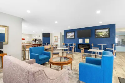 Photo 3 - Quality Inn & Suites Keokuk North