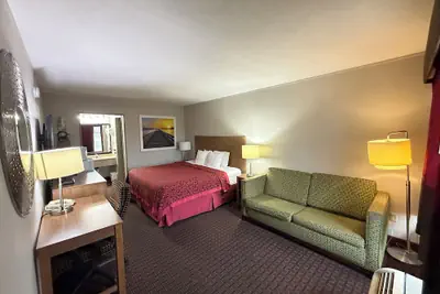 Photo 5 - Days Inn by Wyndham Seymour