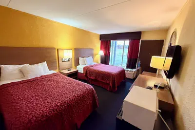 Photo 4 - Days Inn by Wyndham Seymour