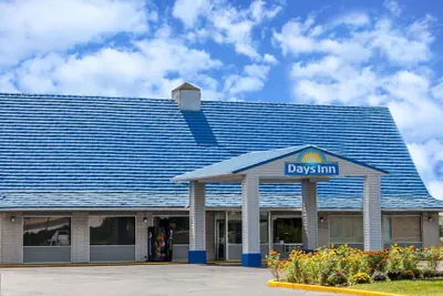 Photo 2 - Days Inn by Wyndham Seymour