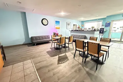 Photo 3 - Days Inn by Wyndham Seymour