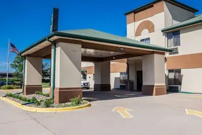 Photo 2 - Quality Inn & Suites Altoona - Des Moines