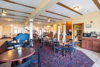 Photo 3 - Fireside Inn & Suites - Belfast