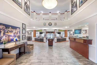 Photo 4 - Hilton Vacation Club Varsity Club South Bend, IN