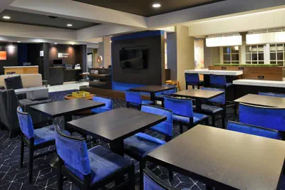 Photo 4 - Courtyard by Marriott Detroit Utica