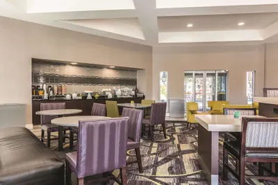 Photo 3 - La Quinta Inn & Suites by Wyndham Shreveport Airport