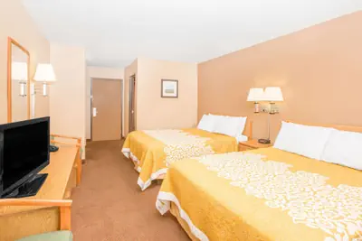 Photo 3 - Days Inn by Wyndham Worthington