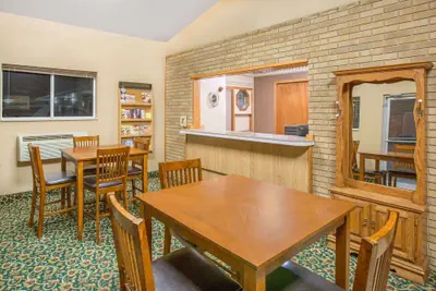 Photo 2 - Days Inn by Wyndham Worthington