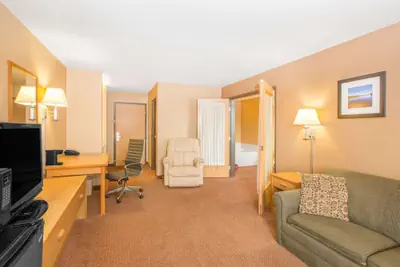 Photo 4 - Days Inn by Wyndham Worthington