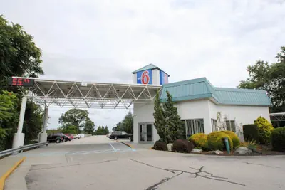 Photo 2 - Motel 6 Warwick, RI - Providence Airport - I-95