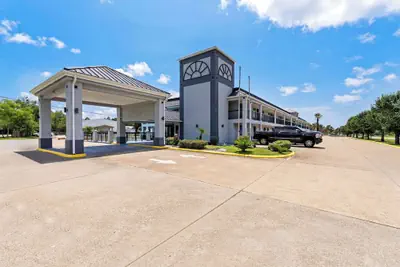 Photo 2 - Econo Lodge Inn & Suites Ocean Springs - Biloxi