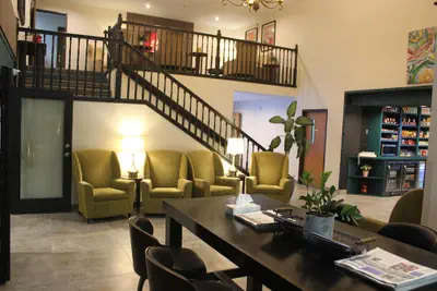 Photo 4 - Alliance Hotel & Suites, a Howard Johnson by Wyndham