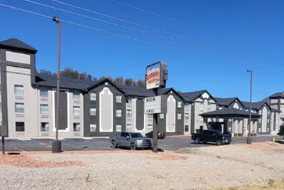 Photo 2 - Ruidoso Mountain Inn