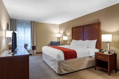 Photo 4 - Comfort Inn Biltmore West