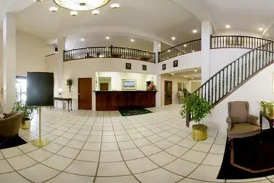 Photo 4 - Days Inn & Suites by Wyndham Hickory