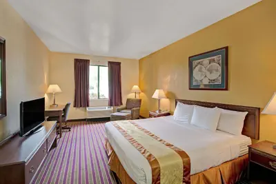 Photo 5 - Days Inn & Suites by Wyndham Hickory