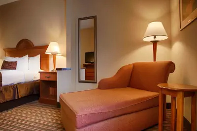 Photo 4 - Best Western Plus Edison Inn