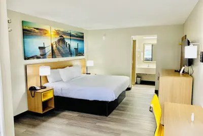 Photo 4 - Days Inn by Wyndham Sanford