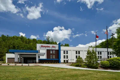 Photo 2 - Hampton Inn Brevard