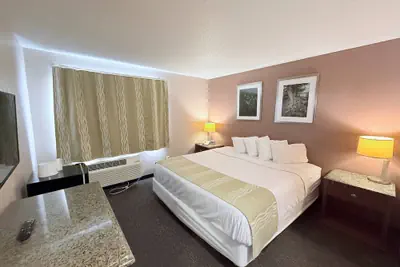 Photo 3 - Bison Inn & Suites on University