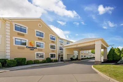 Photo 2 - Comfort Inn River's Edge
