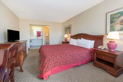 Photo 4 - Days Inn & Suites by Wyndham Dayton North