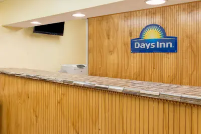Photo 3 - Days Inn & Suites by Wyndham Dayton North
