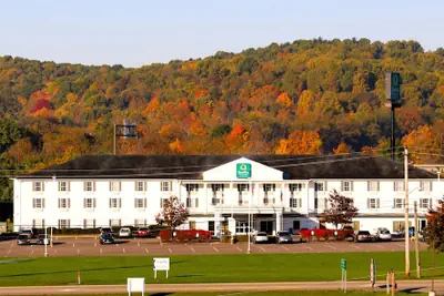 Photo 2 - Quality Inn & Suites Bellville - Mansfield