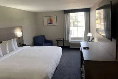 Photo 3 - Days Inn & Suites by Wyndham Tahlequah