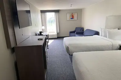 Photo 4 - Days Inn & Suites by Wyndham Tahlequah