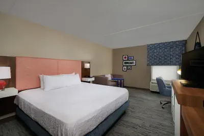 Photo 4 - Hampton Inn by Hilton Youngstown-West I-80