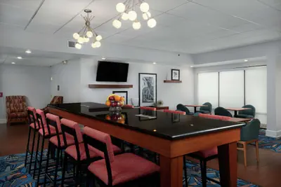 Photo 2 - Hampton Inn by Hilton Youngstown-West I-80