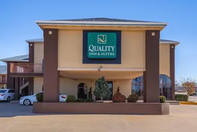 Photo 2 - Quality Inn & Suites Owasso US-169