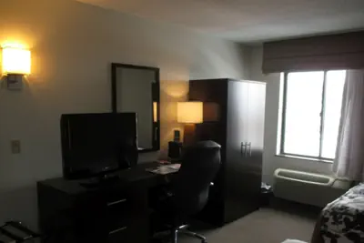 Photo 5 - Suburban Studios Johnstown - Richland Town Center
