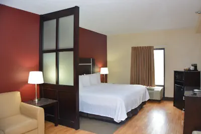 Photo 2 - Red Roof Inn PLUS+ & Suites Chattanooga - Downtown