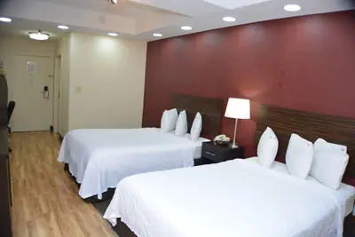 Photo 5 - Red Roof Inn PLUS+ & Suites Chattanooga - Downtown