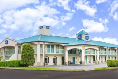 Photo 2 - Baymont by Wyndham Gallatin