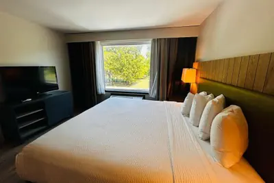 Photo 4 - Radiant Inn & Suites