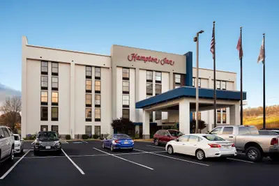 Photo 2 - Hampton Inn Bristol