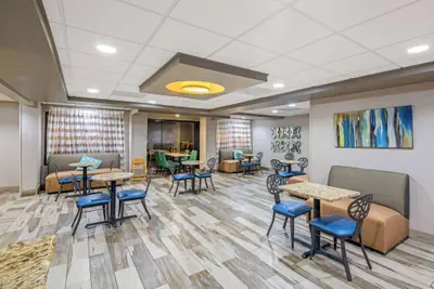 Photo 3 - La Quinta Inn & Suites by Wyndham Denison - N. Lake Texoma